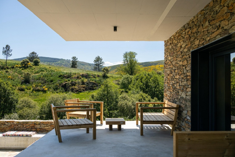 TerraSense Mountain Charm Retreat by Atelier DRK