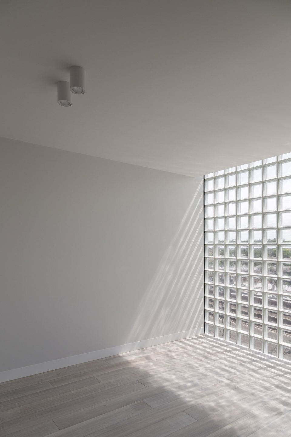 newburgh light house by splinter society architecture