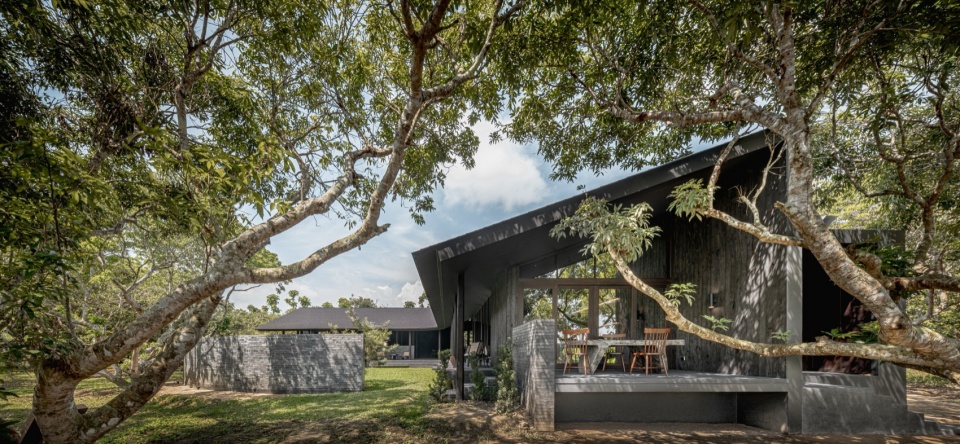 cafe mada in the little garden by bodinchapa architects