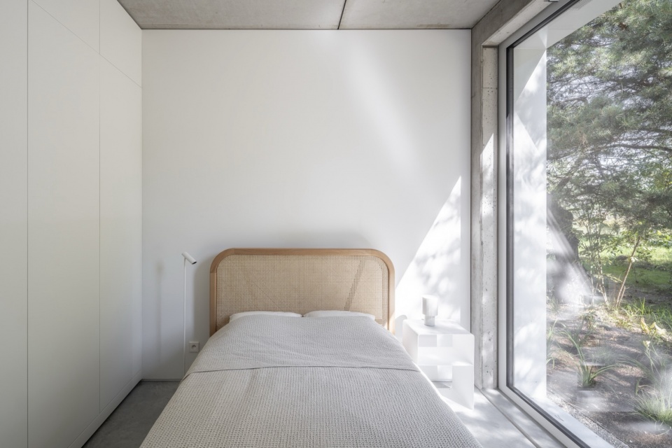 Kownatki Lake House by Archmondo