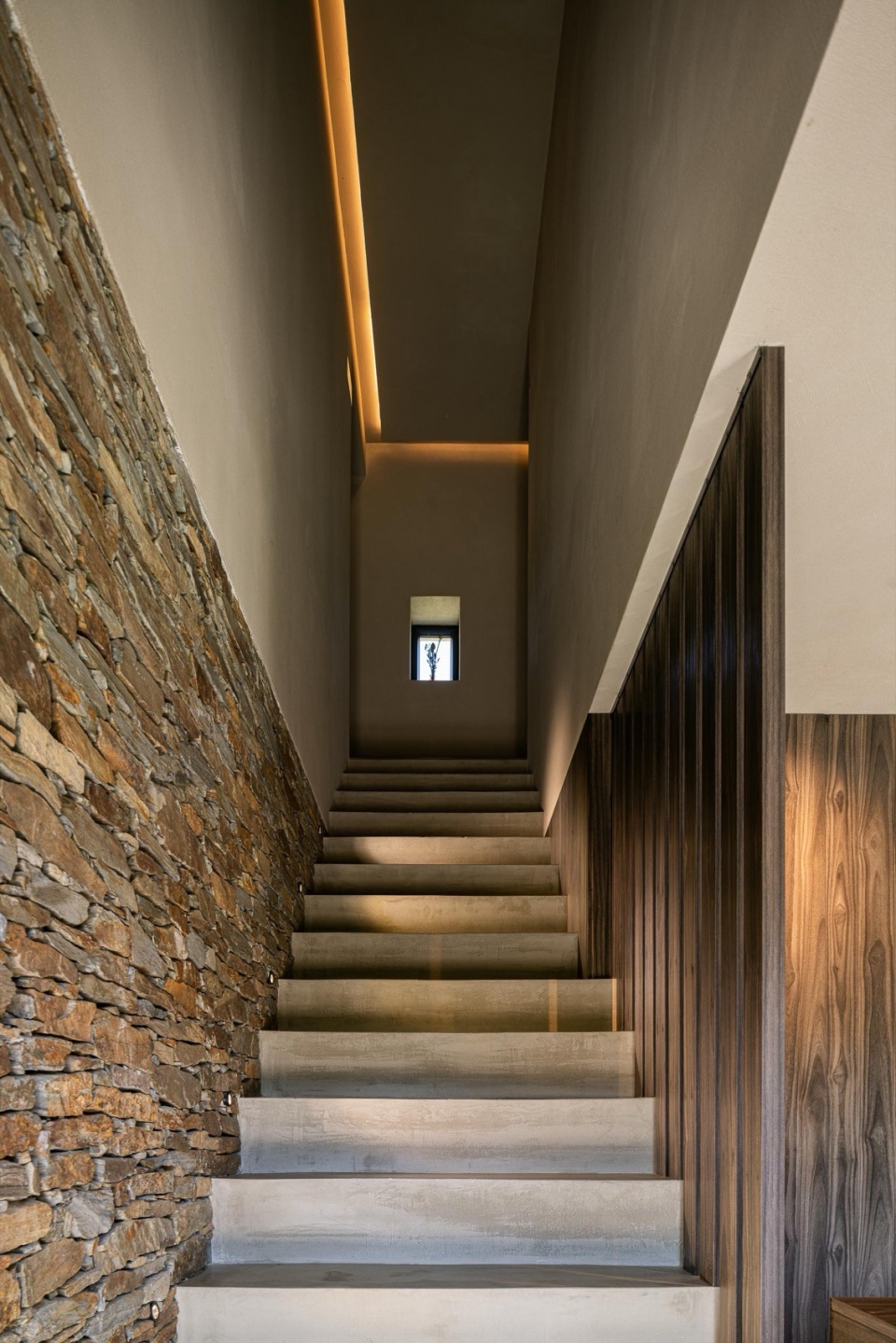 TerraSense Mountain Charm Retreat by Atelier DRK