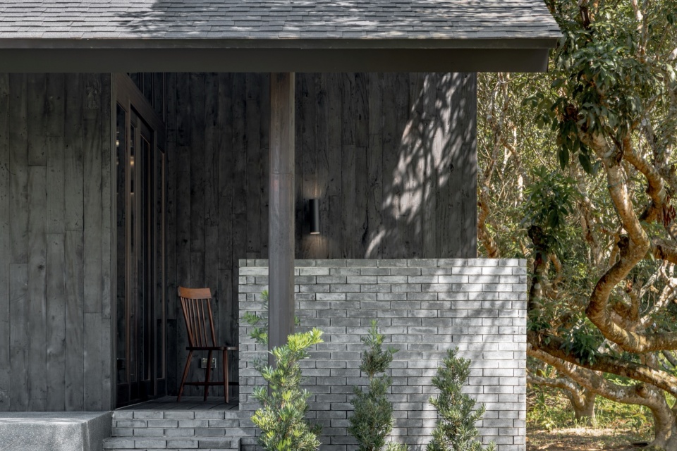 cafe mada in the little garden by bodinchapa architects