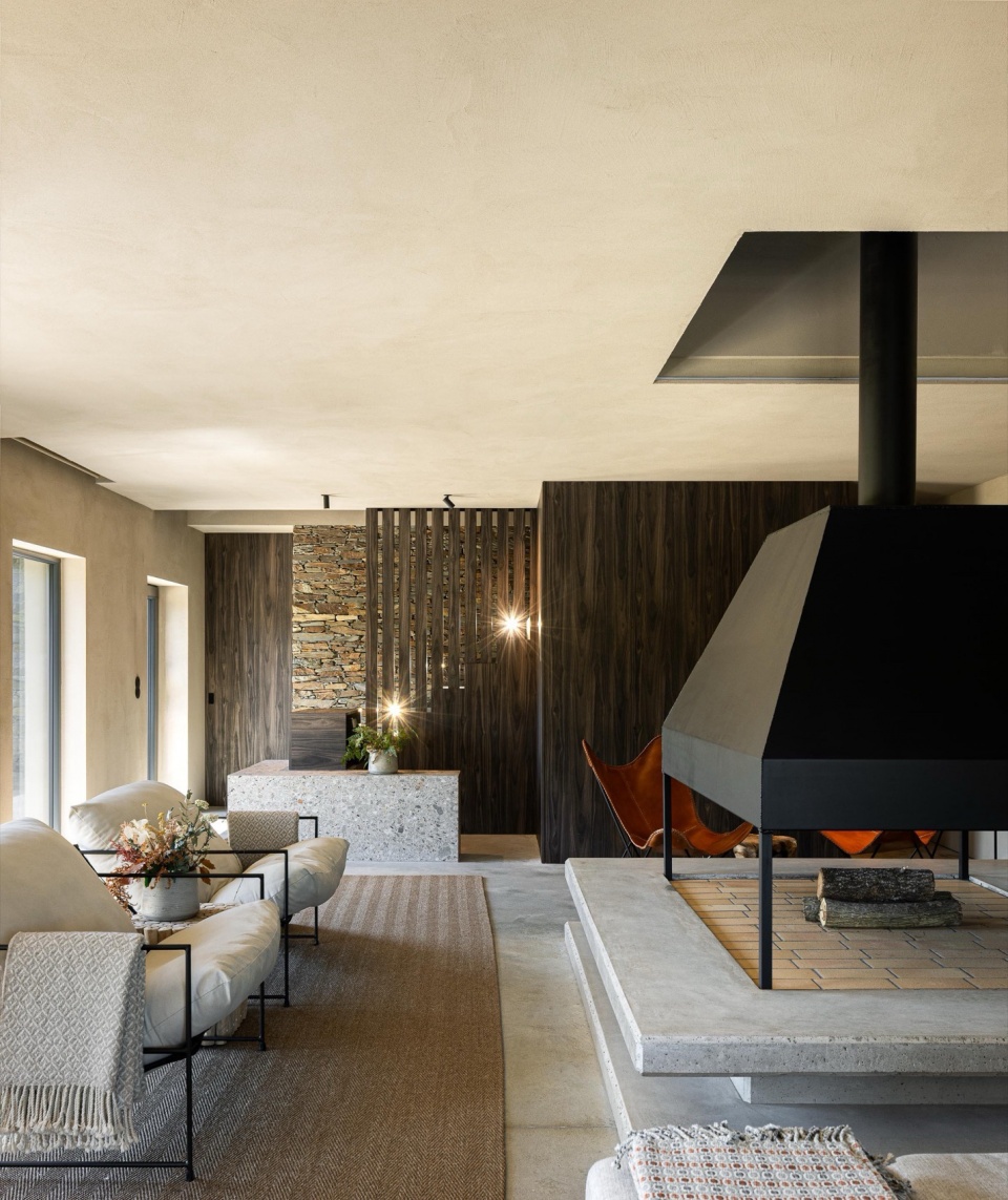 TerraSense Mountain Charm Retreat by Atelier DRK