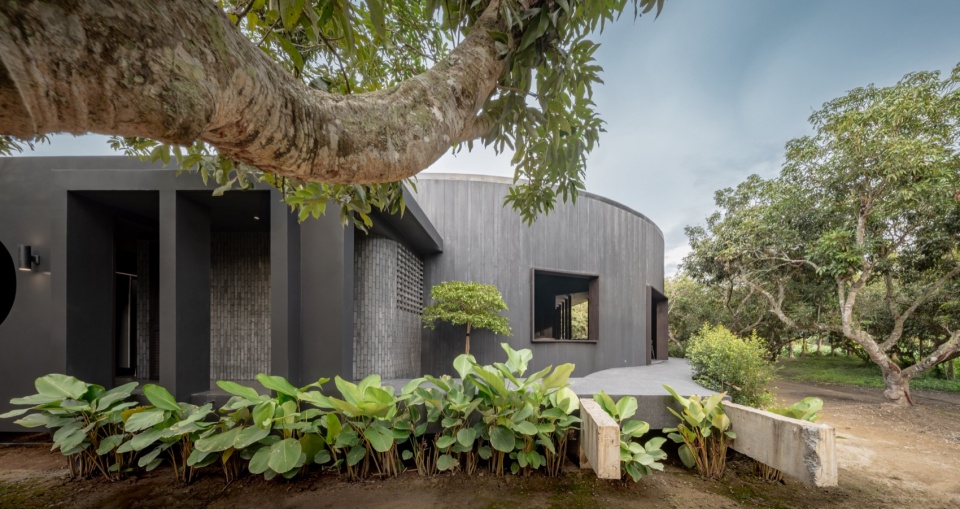 cafe mada in the little garden by bodinchapa architects