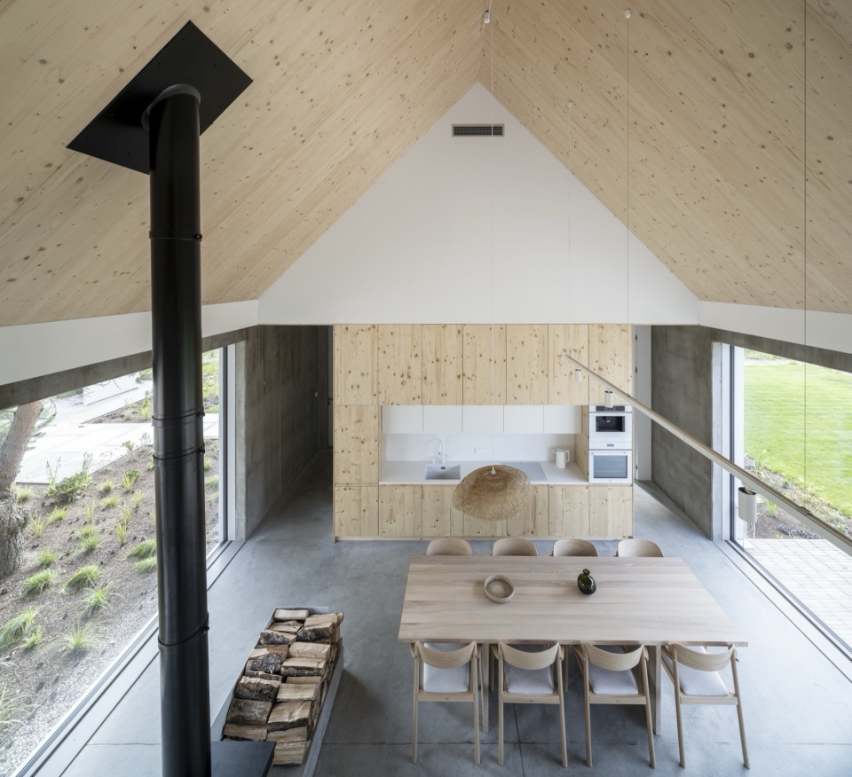 Kownatki Lake House by Archmondo