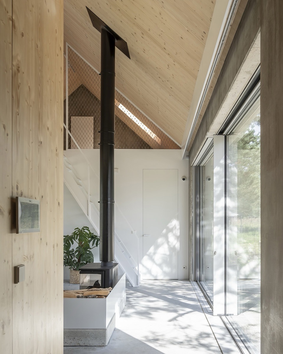 Kownatki Lake House by Archmondo