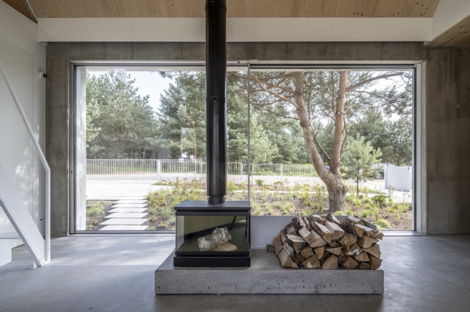 Kownatki Lake House by Archmondo
