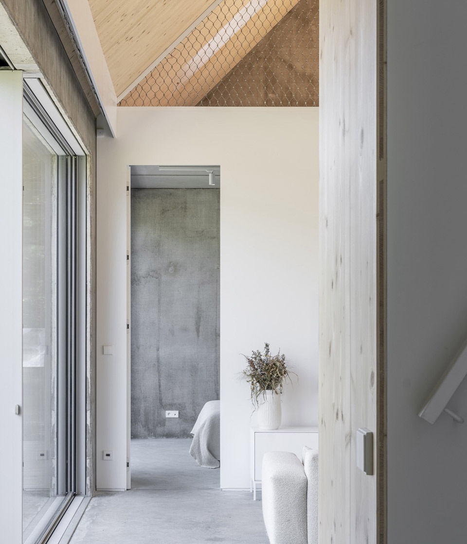 Kownatki Lake House by Archmondo