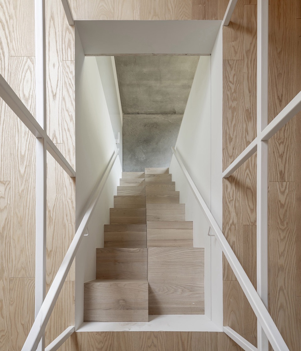 Kownatki Lake House by Archmondo