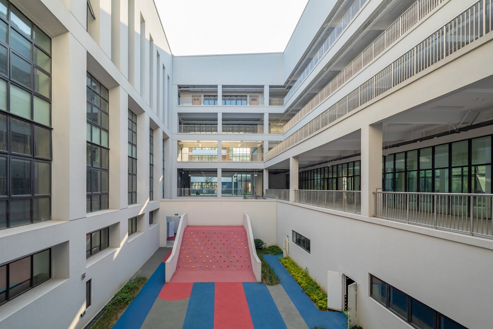 wuxi second luoshe central primary school by cd studio