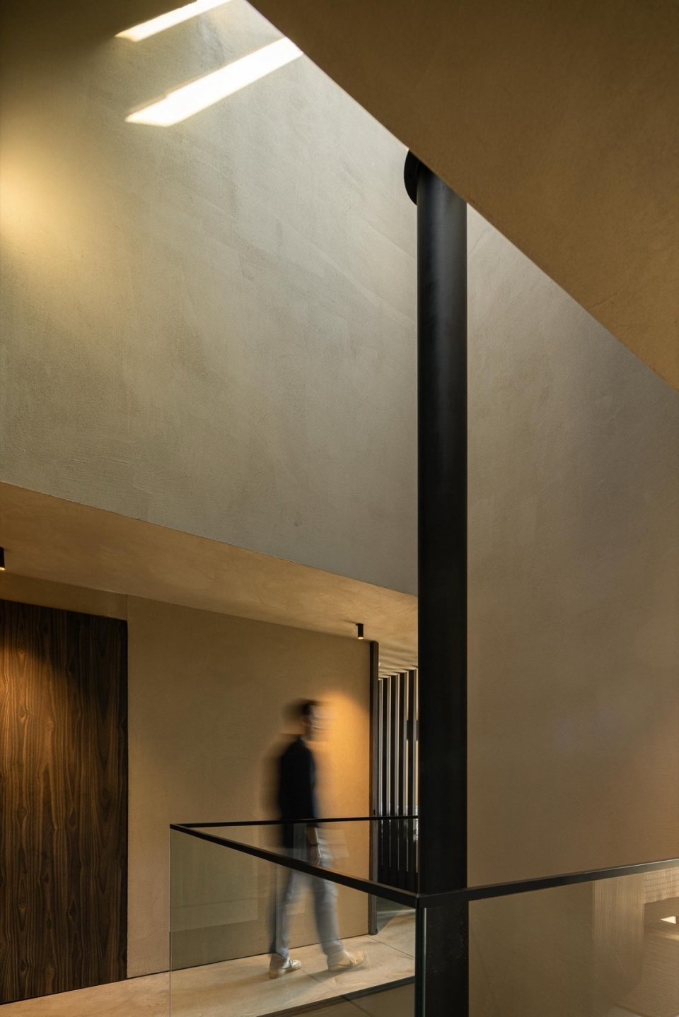 TerraSense Mountain Charm Retreat by Atelier DRK