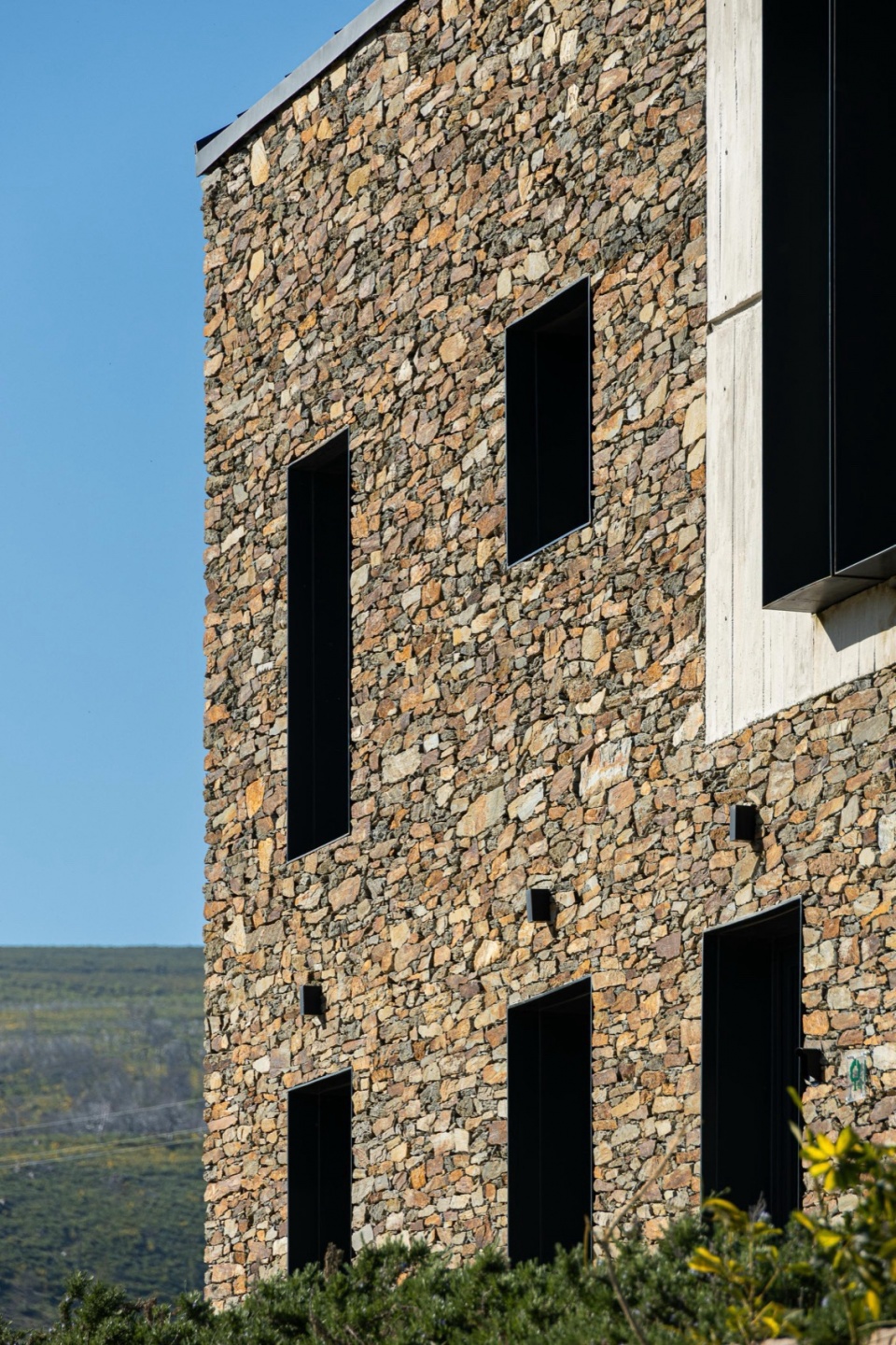 TerraSense Mountain Charm Retreat by Atelier DRK