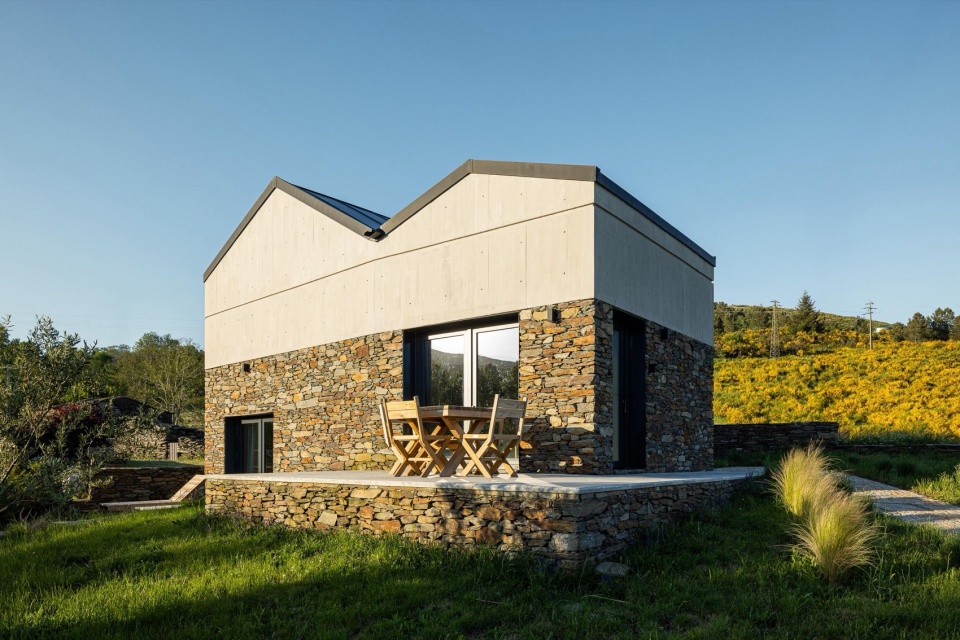 TerraSense Mountain Charm Retreat by Atelier DRK