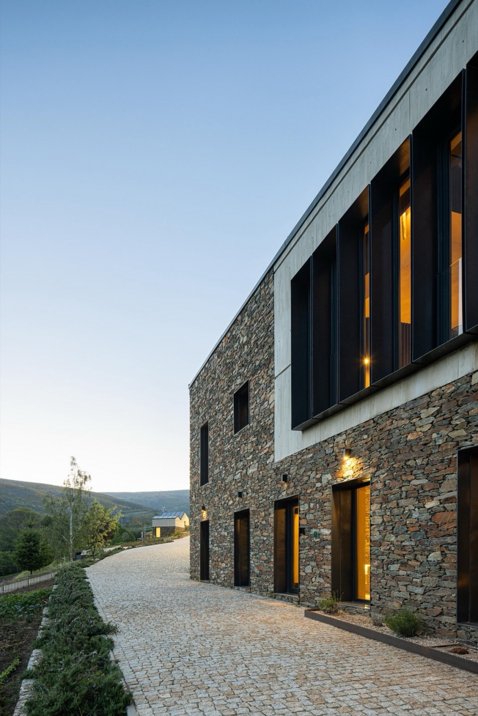 TerraSense Mountain Charm Retreat by Atelier DRK