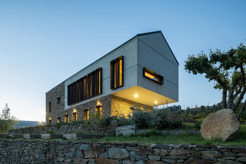 TerraSense Mountain Charm Retreat by Atelier DRK