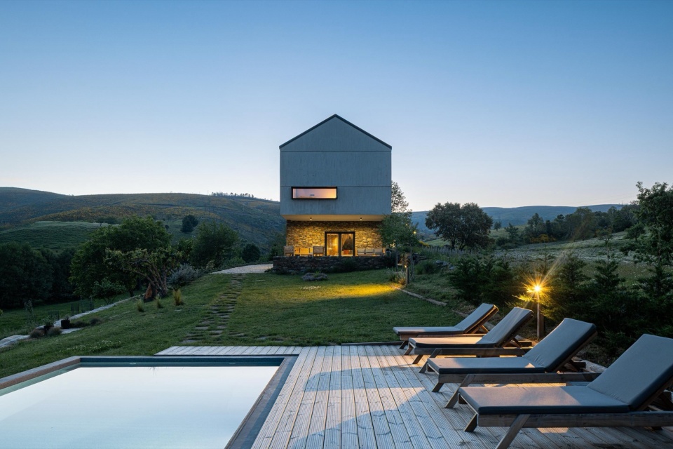 TerraSense Mountain Charm Retreat by Atelier DRK