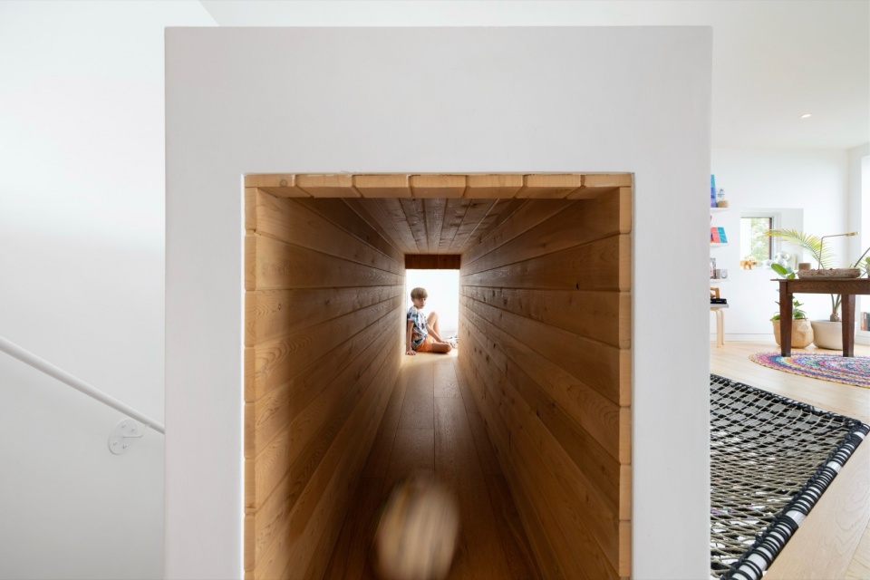 run ragged residence by acre architects 10