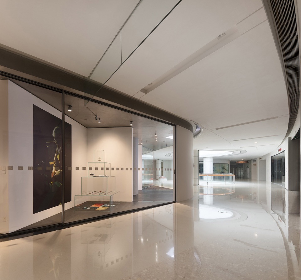 jung shanghai showroom by atelier mearc