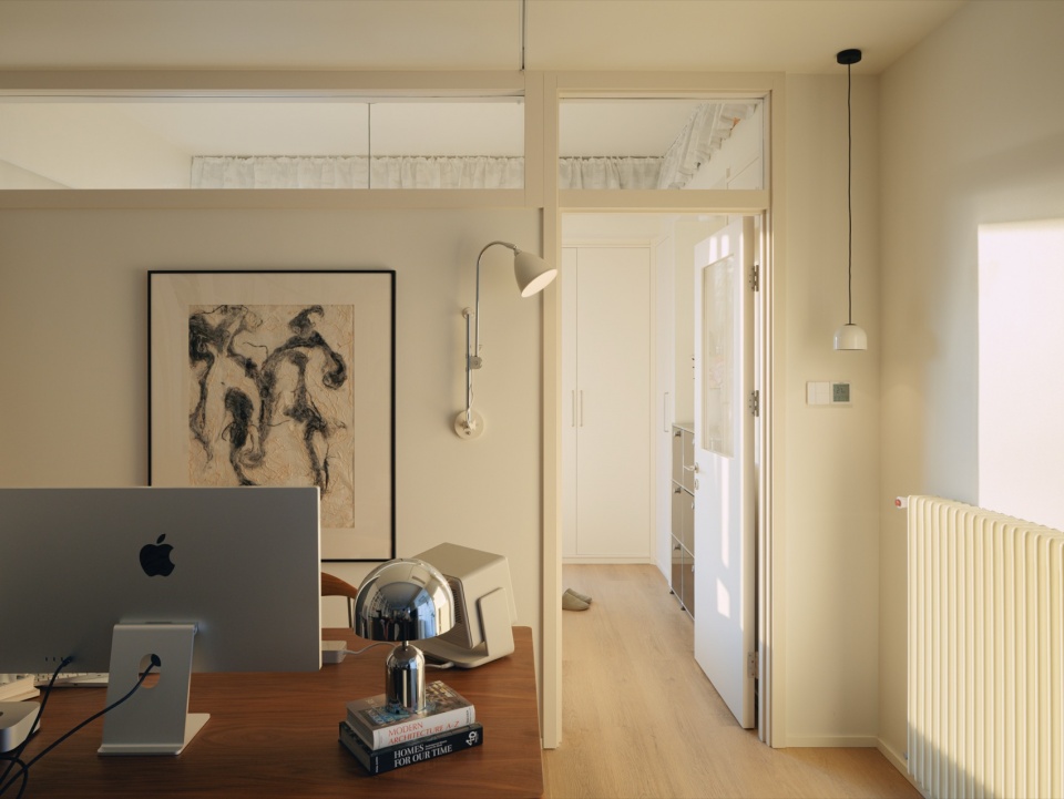 bookshelf wall apartment by qisi design