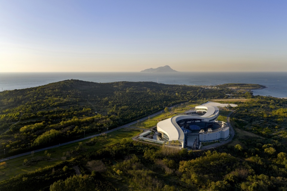 qingdao tangdao bay art center by oi architects