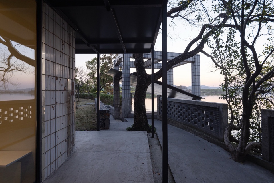 Librairie Avant Garde at Jianhu by Atelier Deshaus