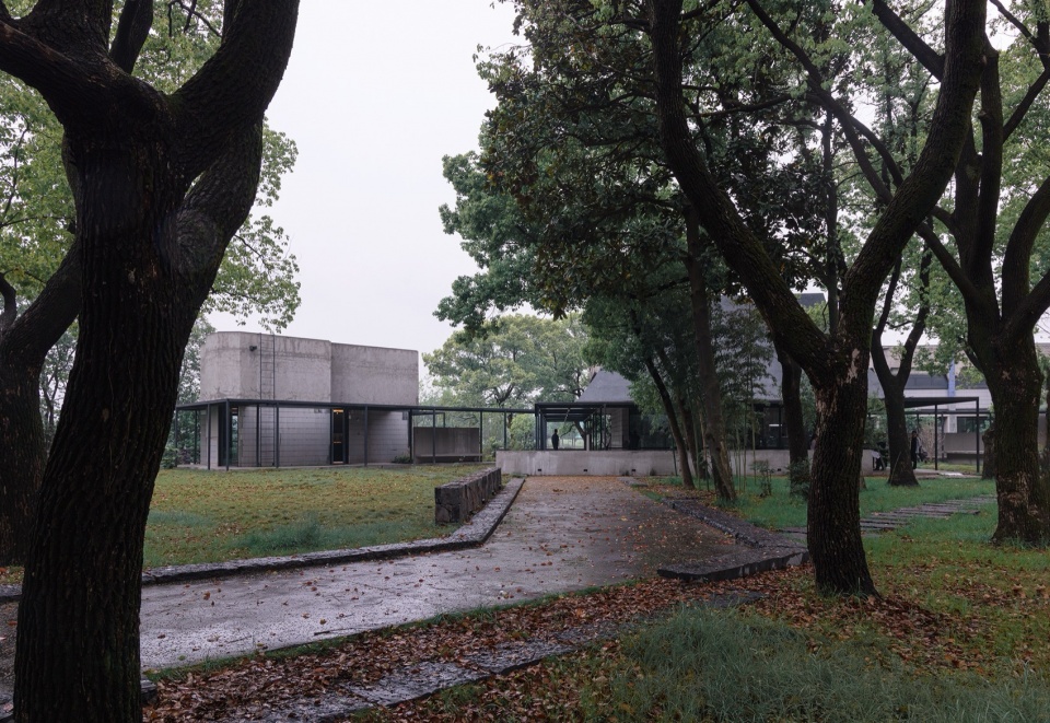 Librairie Avant Garde at Jianhu by Atelier Deshaus