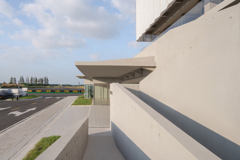 goodgrid automotive hq by chaoyu architectural design