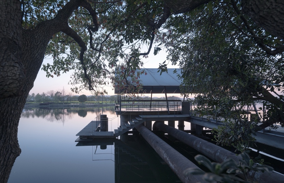 Librairie Avant Garde at Jianhu by Atelier Deshaus