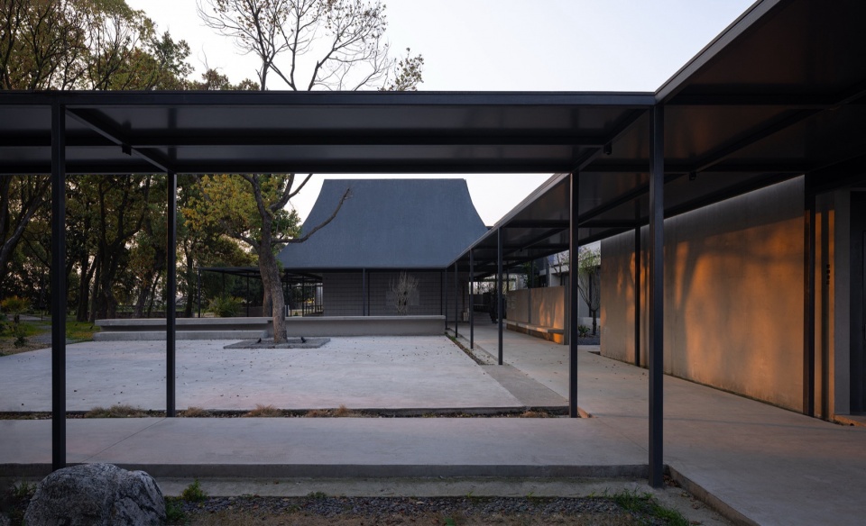 Librairie Avant Garde at Jianhu by Atelier Deshaus