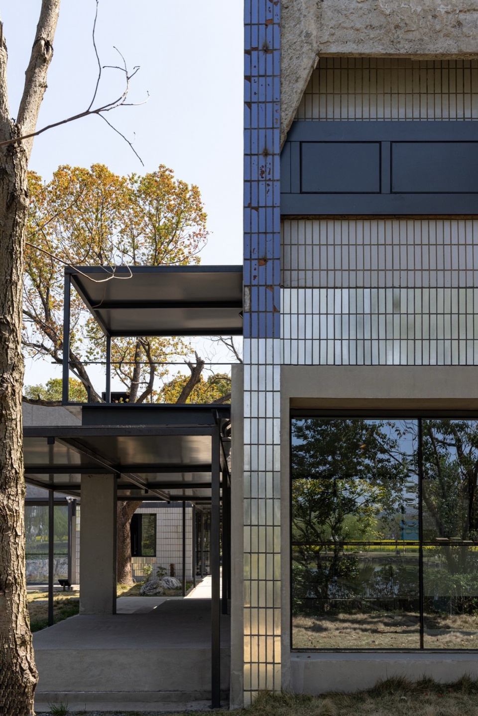 Librairie Avant Garde at Jianhu by Atelier Deshaus