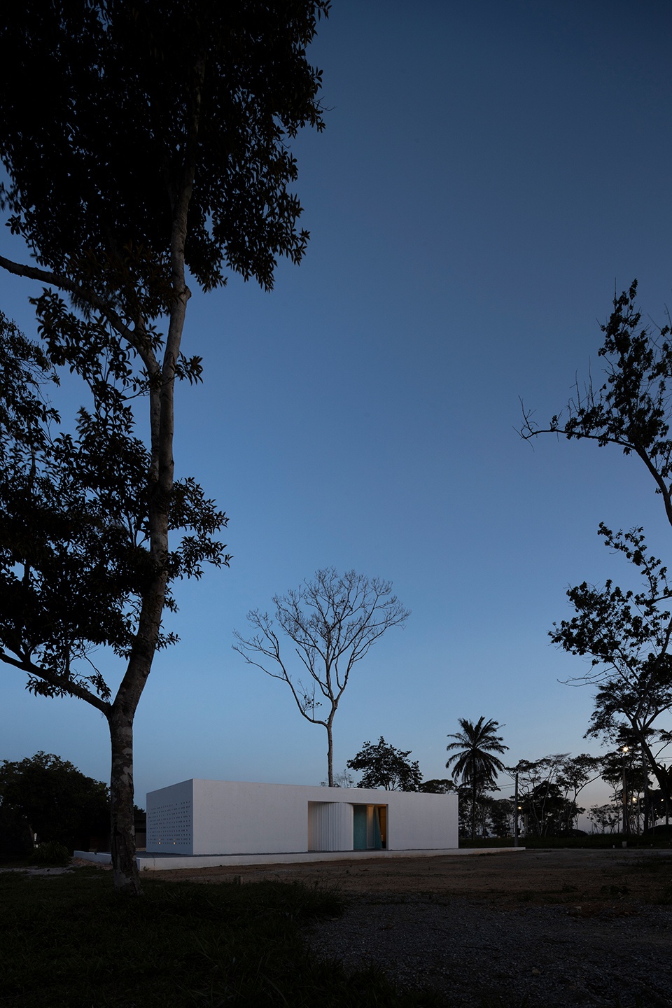 CASA BRANCA by NEBR Arquitetura