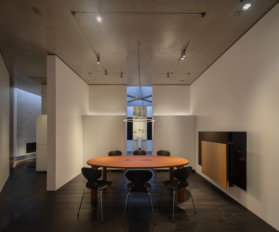 jung shanghai showroom by atelier mearc
