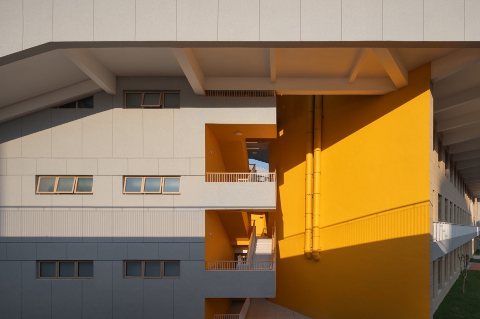 Nanjing Mingdao Kangsheng Road School by Jiangsu Provincial Zhongrui East China Institute of Architectural Design and Research UA Group S...