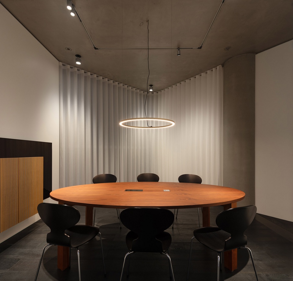 jung shanghai showroom by atelier mearc