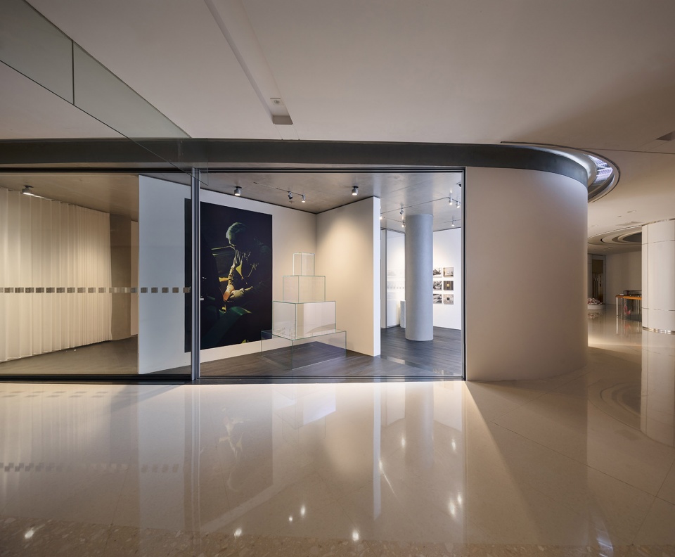 jung shanghai showroom by atelier mearc