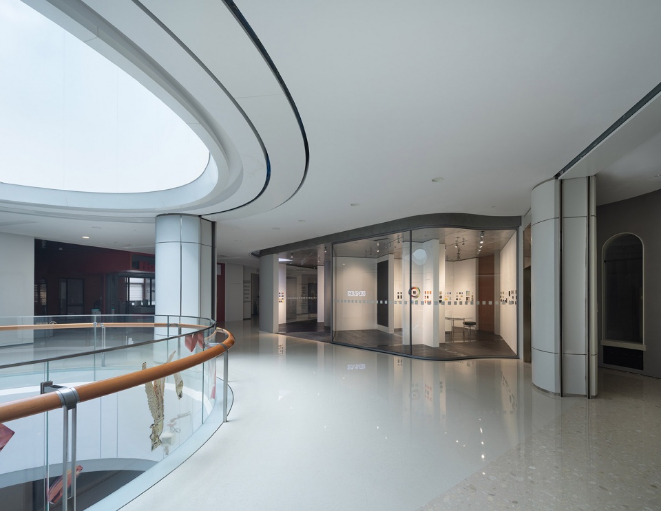 jung shanghai showroom by atelier mearc