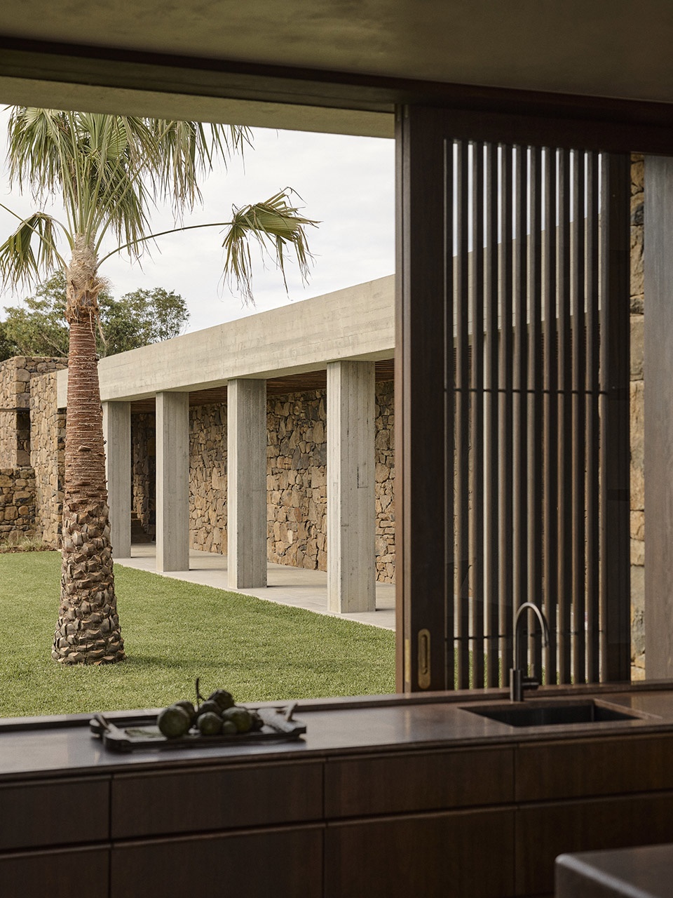 byron hinterland house by tigmi design studio