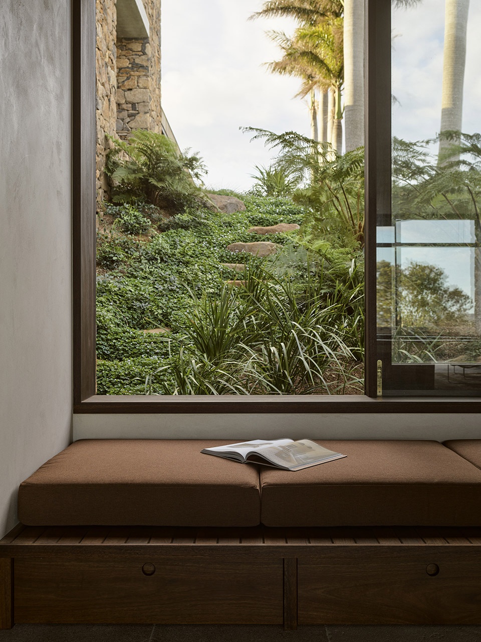 byron hinterland house by tigmi design studio