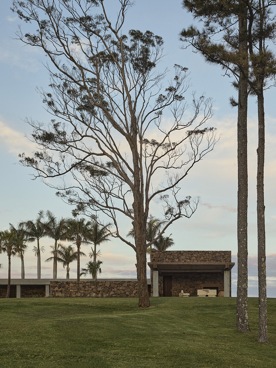 byron hinterland house by tigmi design studio