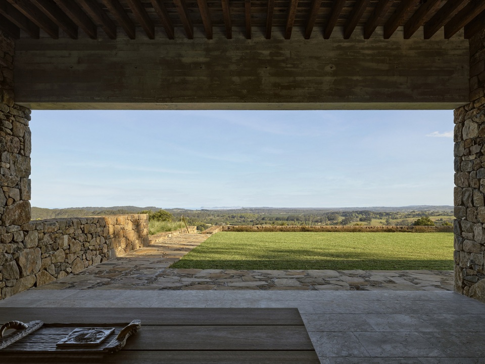 byron hinterland house by tigmi design studio