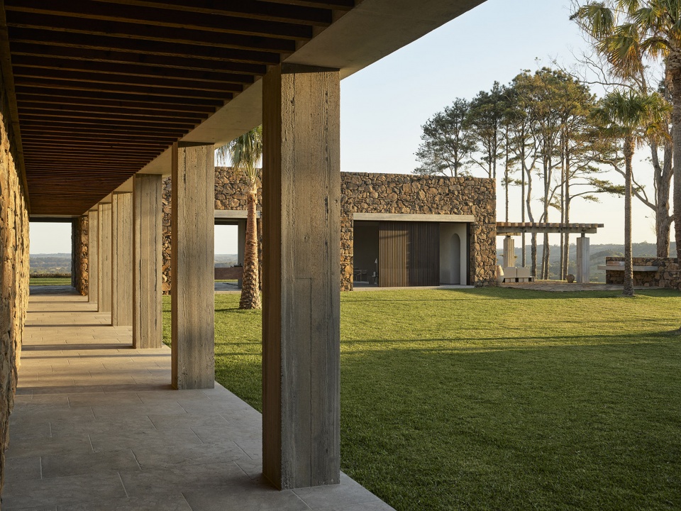 byron hinterland house by tigmi design studio