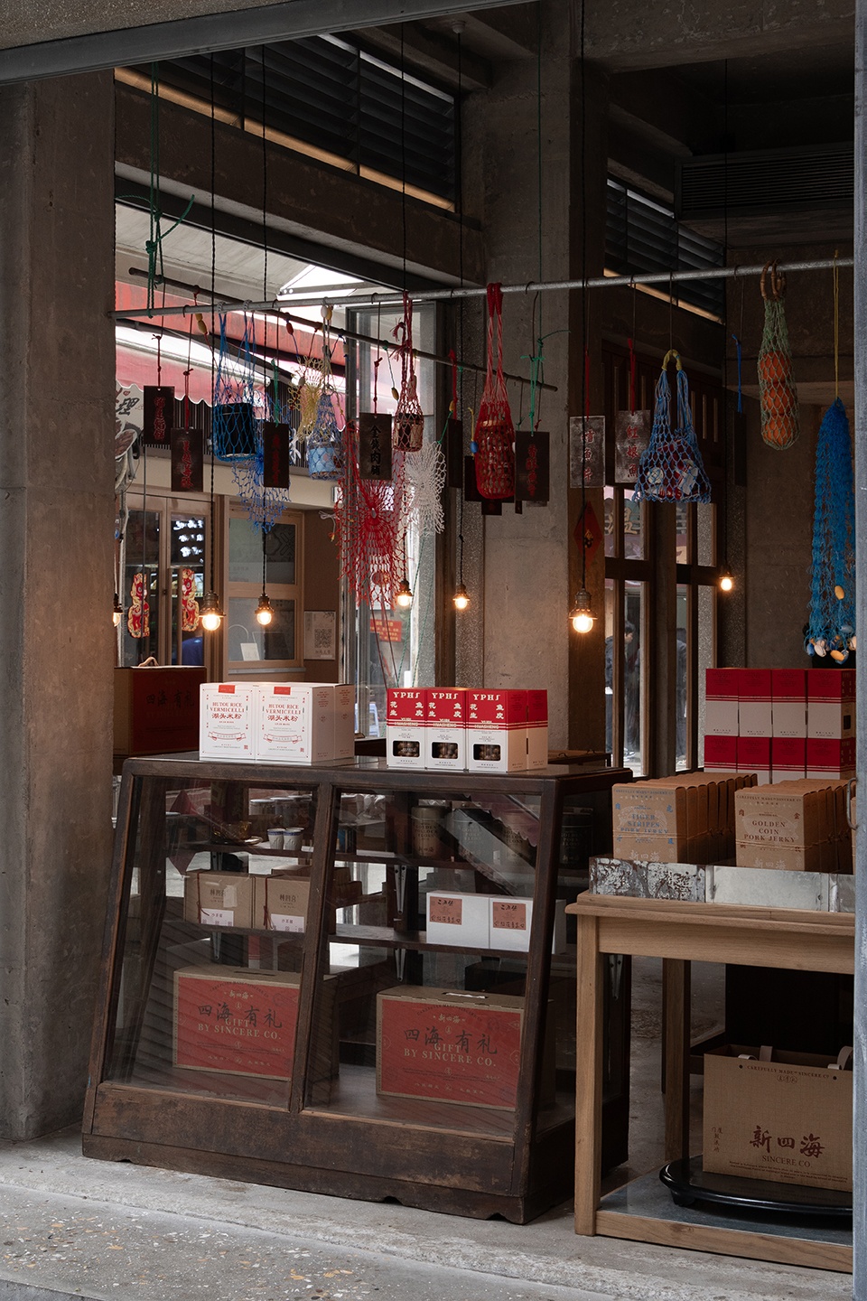 New Four Seas Curios Shop