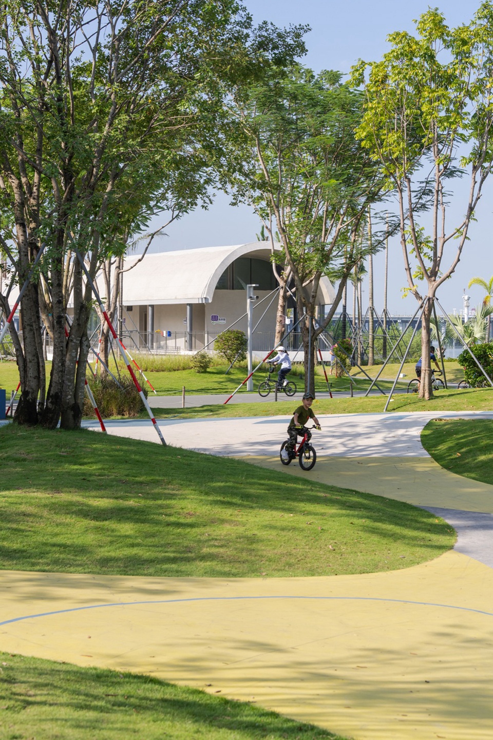 Waterfront Landscape Design of the Estuary Section of Qianhai Central River in Shenzhen by Original Design Studio TJAD