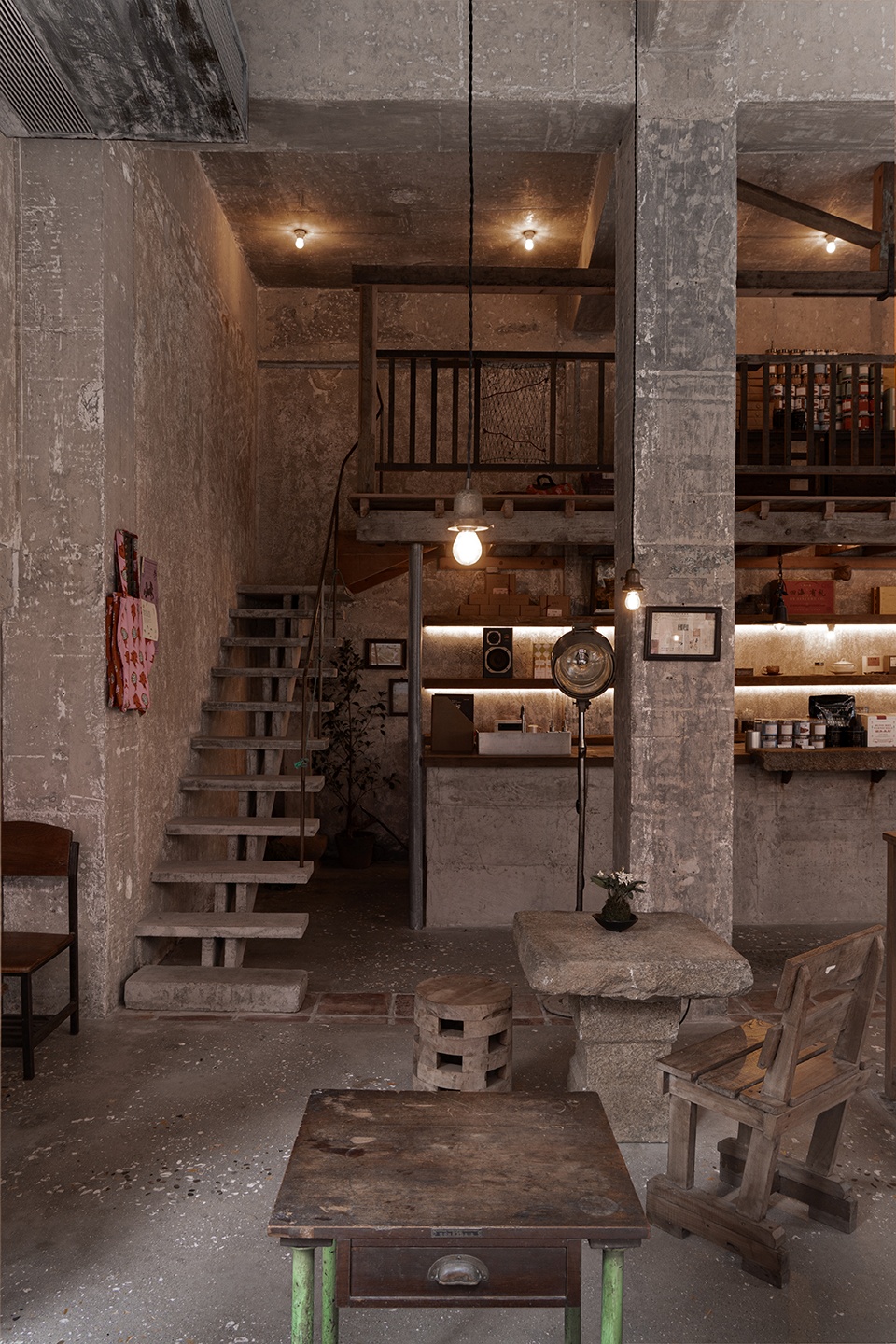 New Four Seas Curios Shop