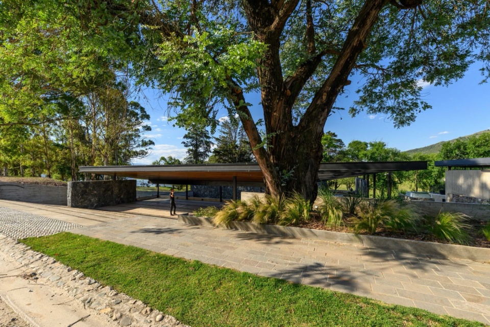 molvento house by karlen clemente