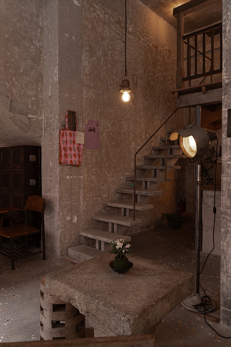 New Four Seas Curios Shop