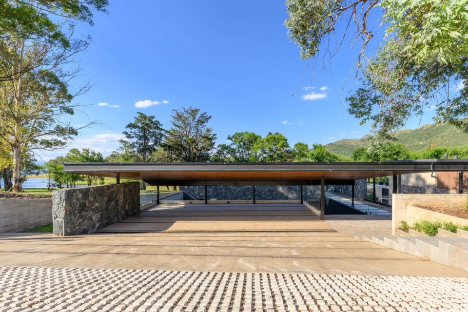 molvento house by karlen clemente