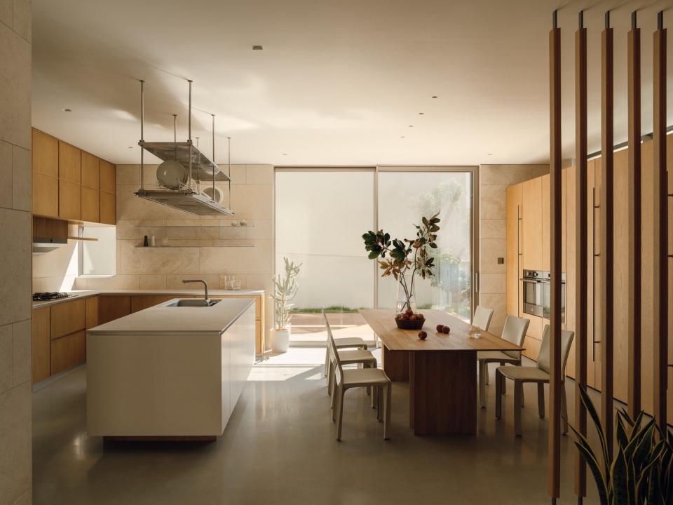 Vertical Continuity of Living Relationships by FUYUDI STUDIO