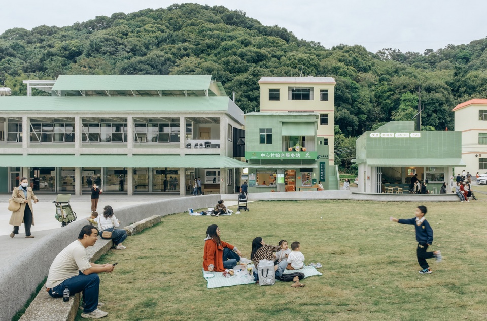 ancient banyan plaza renovation by atelier xuk