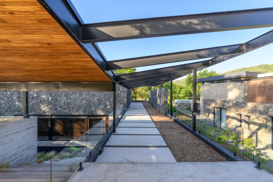molvento house by karlen clemente